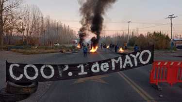 Volvieron a cortar Ruta 22 y 65 en Roca y se complica el tránsito en el Alto Valle