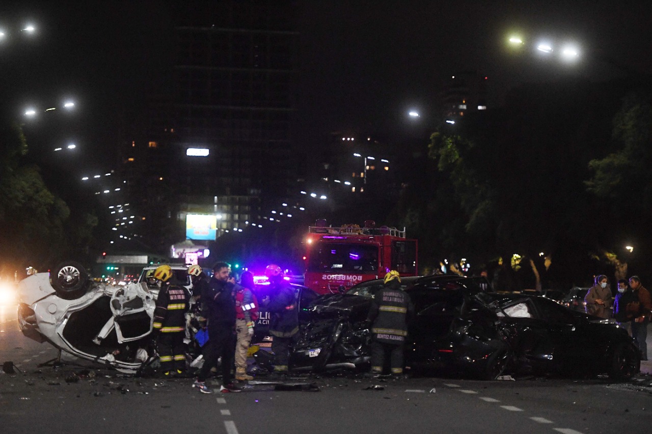 Once personas resultaron heridas tras el choque que provocó el conductor del BMW. 