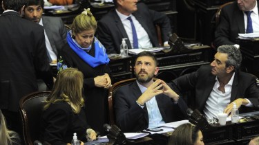 Hubo negociaciones entre los distintos bloques de diputados durante toda la sesión.

