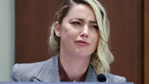 Amber Heard dijo que recibe amenazas: «La gente quiere poner a mi bebé en el microondas»