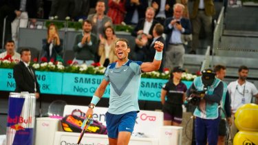 Rafa Nadal volvió al circuito con una excelente victoria en Madrid. (AP Photo/Paul White)
