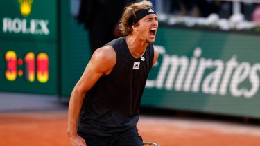 Zverev celebra a puro grito su pase a la semifinal de Roland Garros. (AP Photo/Jean-Francois Badias)