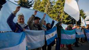 Importante respaldo al Ejército en su puja con comunidades mapuches en Bariloche