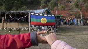 Los mensajes de WhatsApp que comprometen a los funcionarios por un litigio de tierras con mapuches