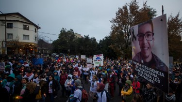 Cientos de personas se sumaron a la marcha para reclamar justicia por la muerte del joven refugiero de Bariloche, Manuel Benítez. Foto: archivo