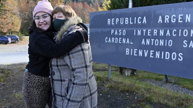 El paso Samoré abrió sus barreras en un día cargado de emociones en la frontera