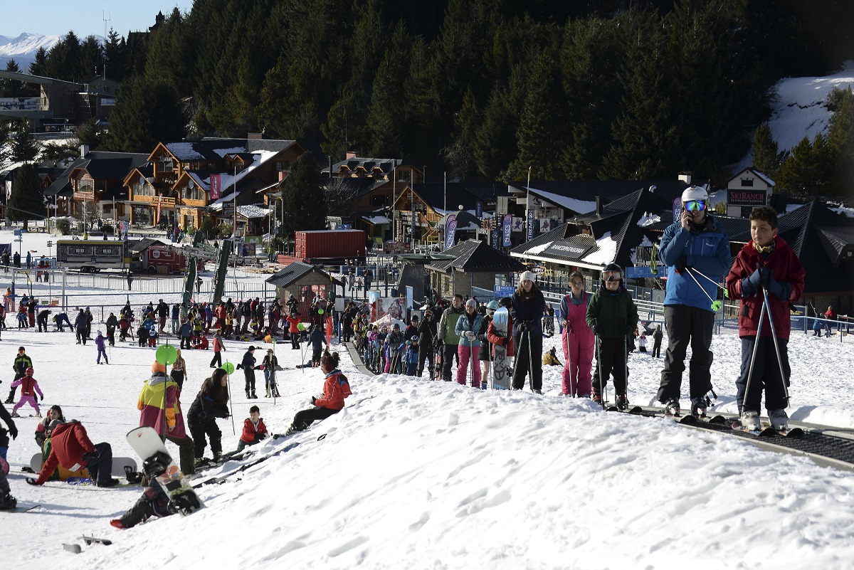 En el invierno de 2019, previo a la pandemia, más de 313.000 turistas visitaron Bariloche, la cifra supera al turismo de verano y la nieve fue el gran motor. Foto: Archivo/Chino Leiva