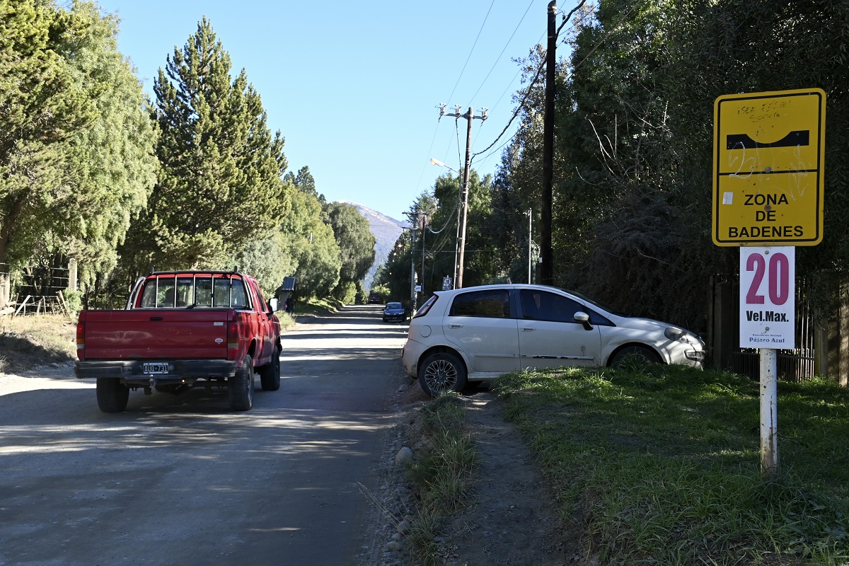 El polémico proyecto para asfaltar calles en la zona oeste de Bariloche generó una rebelión de las juntas vecinales. (foto Alfredo Leiva)