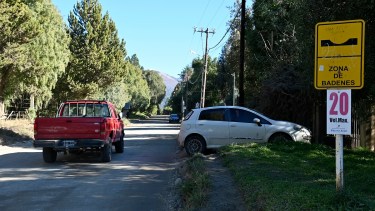 El polémico proyecto para asfaltar calles en la zona oeste de Bariloche generó una rebelión de las juntas vecinales. (foto Alfredo Leiva)