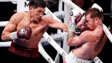 El campeón Bival sorprendió a Canelo Álvarez y lo venció por puntos