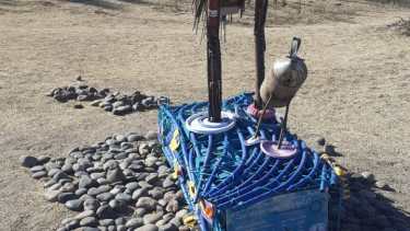 La obra fue realizada con material reciclado de la zona de Paso Córdoba. 