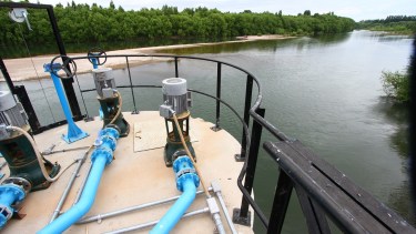 La bajante de caudal en el río Negro afecta las planta de captación de agua de Regina. 