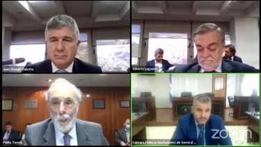 La entrevista del 13 de abril, previa al dictamen de exclusión que lleva la firma del consejero Lugones.