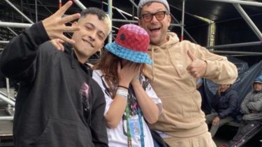 Trueno, el rapero que cantó con Gorillaz y conquistó a Damon Albarn y a su hija