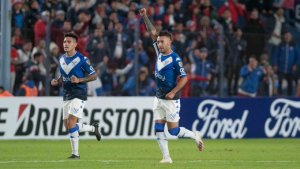 Vélez ganó en Montevideo y sigue vivo en la Copa Libertadores: mirá los goles