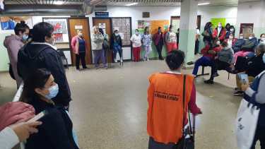 Trabajadores del hospital de Villa Regina realizan un paro por 16 horas este viernes. 