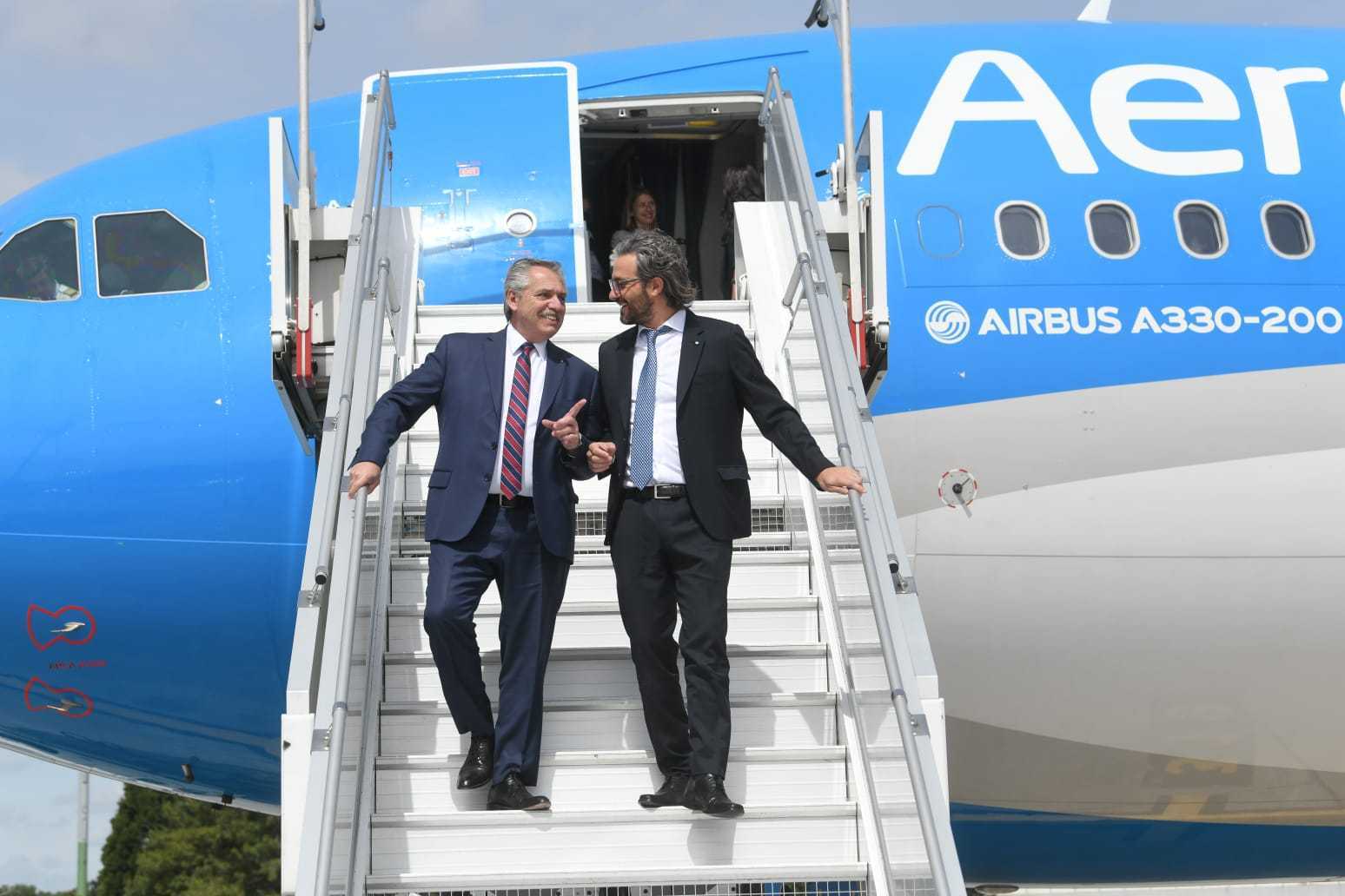 Alberto Fernández arribó al Aeropuerto Internacional Charles de Gaulle minutos antes el mediodía en Francia (las 6.57 hora argentina). Foto Presidencia. 