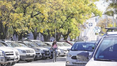 La ciclovía tendrá como eje central la calle Belgrano y toda la extensión de San Martín-Rivadavia. Foto: Marcelo Ochoa