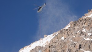 Avalanchas preventivas a control remoto en el cerro Catedral