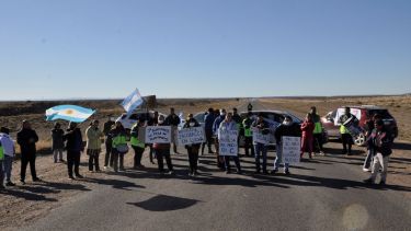 Durante dos horas, la ruta nacional 23 estuvo cortada a unos 5 kilómetros al este de Jacobacci. Foto: José Mellado. 