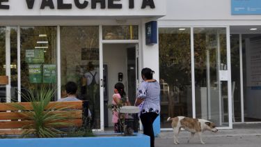 Valcheta tiene un solo cajero automático. Periódicamente se queda fuera de servicio. Foto: José Mellado.  