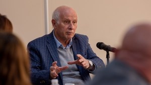 Tiraron un millón de botellas de agua mineral en Santo Tomas porque estaban vencidas