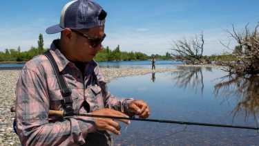 El evento se realiza a días del cierre de la temporada (31/05) en el Limay Medio famoso por sus truchas, ubicado a unos 170 km de Neuquén. Fotos Juan José Thomes. 