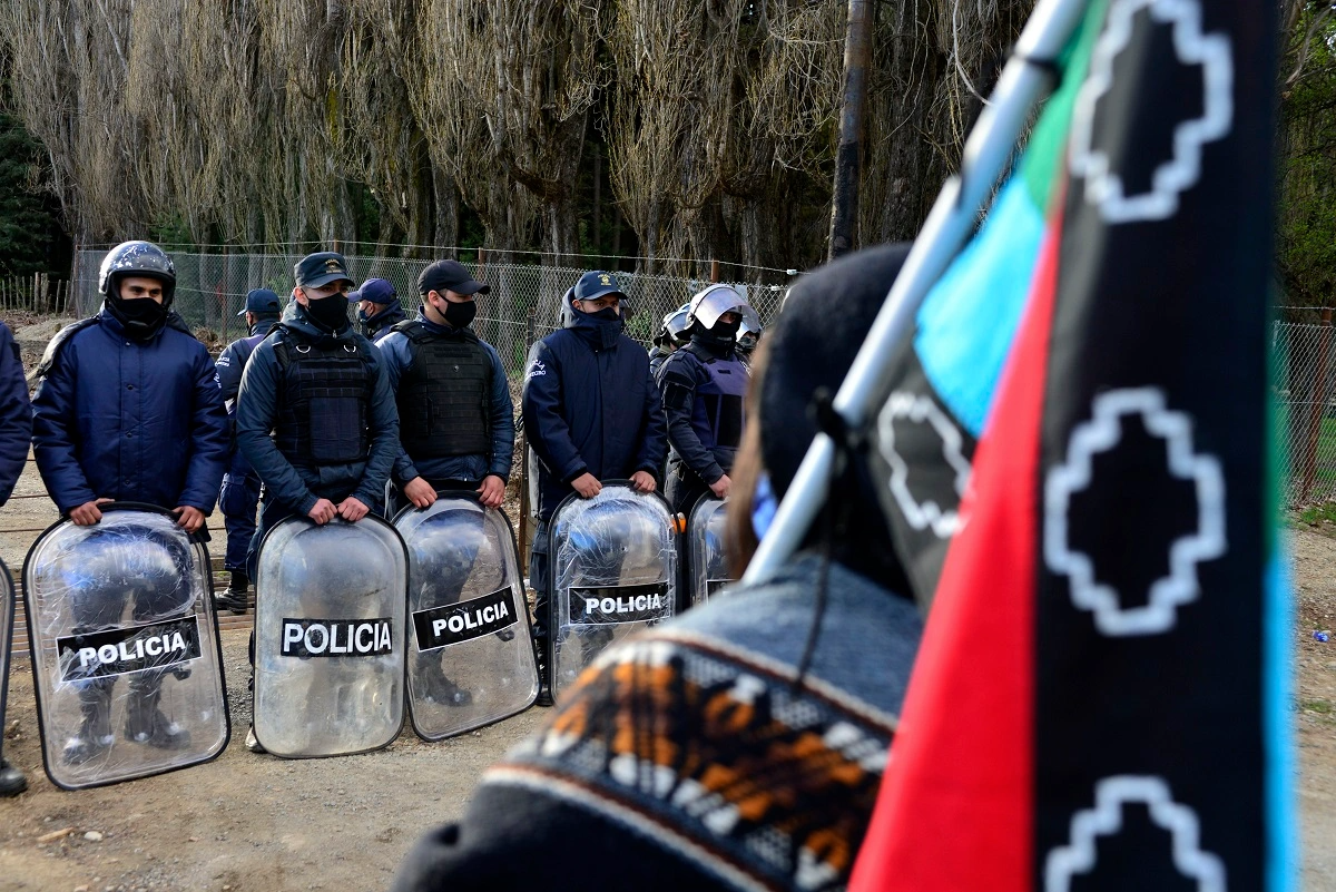 Conversamos sobre cómo es representada la comunidad mapuche en los medios nacionales. 