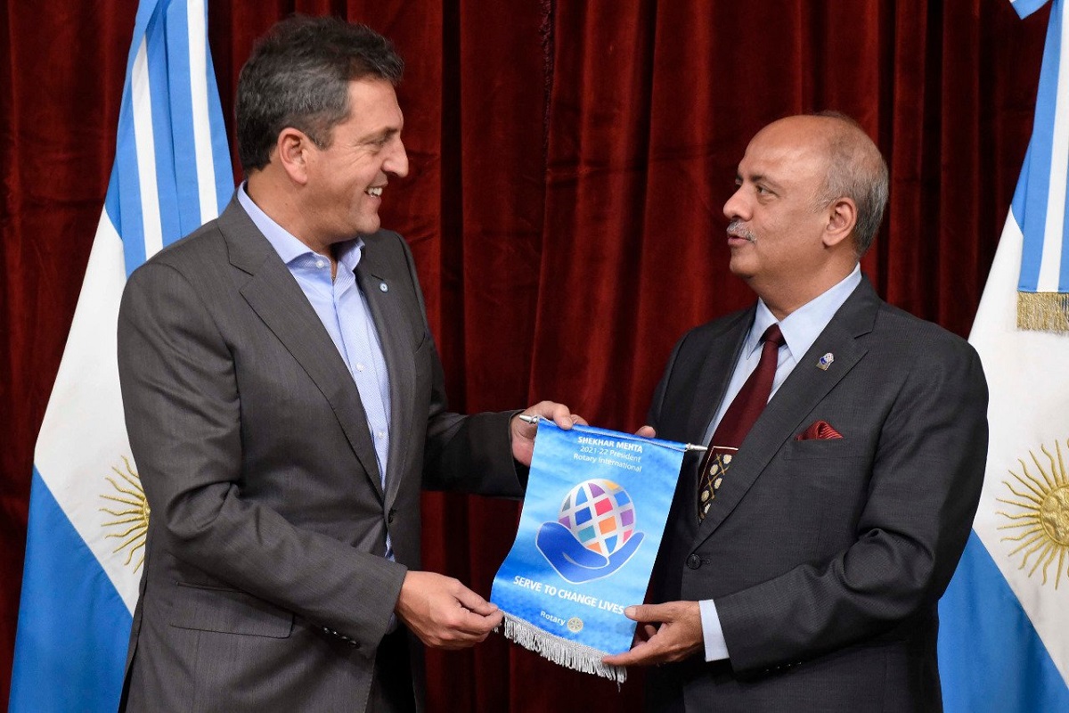 "Siempre son bienvenidos los representantes de Rotary Club al Congreso de la Nación", dijo Massa. 