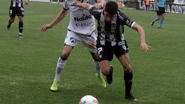 Maxi Fornari continúa en el equipo titular de Cipolletti para el partido de hoy en San Juan. Foto: Oscar Livera 
