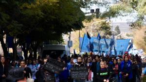Gendarmería fotografiaba a los «elefantes» de Salud por los cortes en Junín de los Andes
