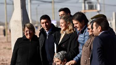Marco Zapata en la entrega de lotes con servicios. Será una operatoria similar, pero de departamentos en edificios construidos en Unión de Mayo, Melipal y Alta Barda (foto Florencia Salto)
