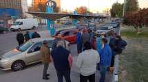 Imagen de El paro de colectivos es total en Roca y los choferes se reunieron en asambleas