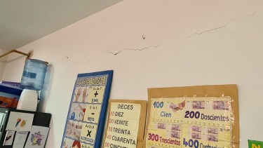 El aula de 3º grado tiene la rajadura en la escuela 151 de Plaza Huincul. (Foto: Andrea Vazquez)