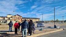 Imagen de Ya son dos los cortes en Plaza Huincul: se sumó un bloqueo sobre la Ruta 17