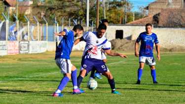 Regina le ganó a Alto Valle y da pelea. Fotos: Néstor Salas