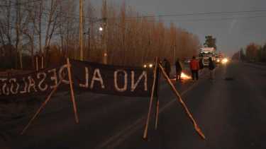 El corte empezó pasadas las 7 de la mañana y hay desvio del tránsito a la altura del "Puente Palmieri", de Roca. Foto Juan Thomes