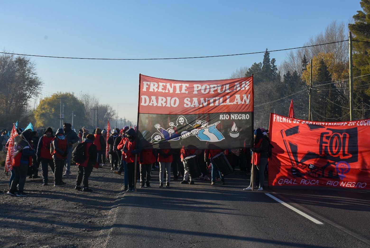 El Frente Piquetero cortó rutas a fines de mayo y principios de junio. Ahora se manifestarán frente a sedes del gobierno rionegrino. (Foto: Juan Thomes)