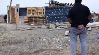 Una familia de la zona norte de Roca solicita ayuda para terminar de construir su vivienda