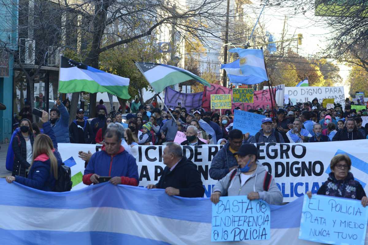 Desde hace meses se vienen realizando marchas por mejoras salariales. Foto archivo Andrés Maripe