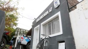 Se llevaron $200 mil tras golpear y dejar encerrados a un verdulero y un proveedor, en Roca