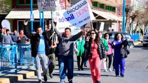 Trabajadores de Adanil reclaman por sus salarios en Roca