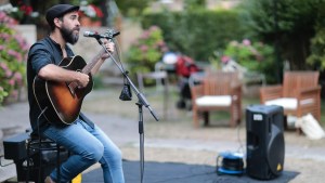 El cantautor español Salvador Amor llega por primera vez a Neuquén para homenajear a su padre