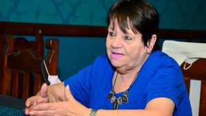 La escritora Silvia Montoto presenta su último libro de poemas en Villa Regina