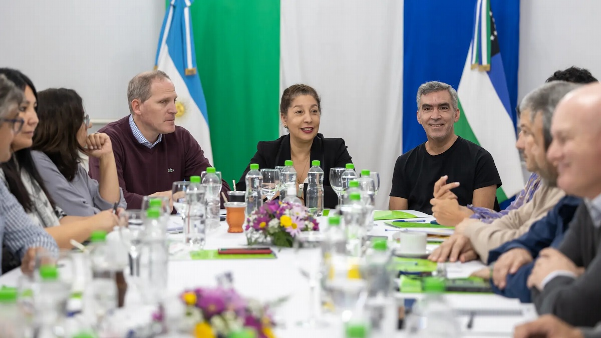 El tema principal de la reunión fue el viaje de Carreras a Israel junto a una comitiva nacional. Foto Gentileza: Prensa de Gobierno de Río Negro/ 