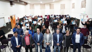 La diputada nacional Tanya Bertoldi (FdT) encabezó la entrega de adjudicaciones de créditos Procrear junto a dirigentes del gobierno nacional (Prensa Tanya Bertoldi)