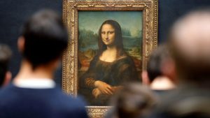 Increíble: atacaron a «La Gioconda» en el museo del Louvre