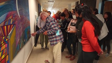 Marchesi realiza visitas guiadas a escuelas y el publico de sus distintas muestras en la Comarca Viedma-Patagones. 