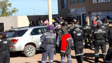 Trabajadores de la construcción protestaron frente al municipio de Añelo