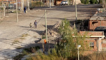 Ruca Antu tiene 20 años en Parque Industrial Neuquén, con la regularización, podrán tener servicios (foto Oscar Livera)